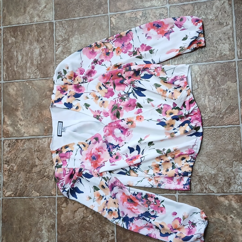 Euc Sam and Jess open front  blouse  white red pink flowered size small